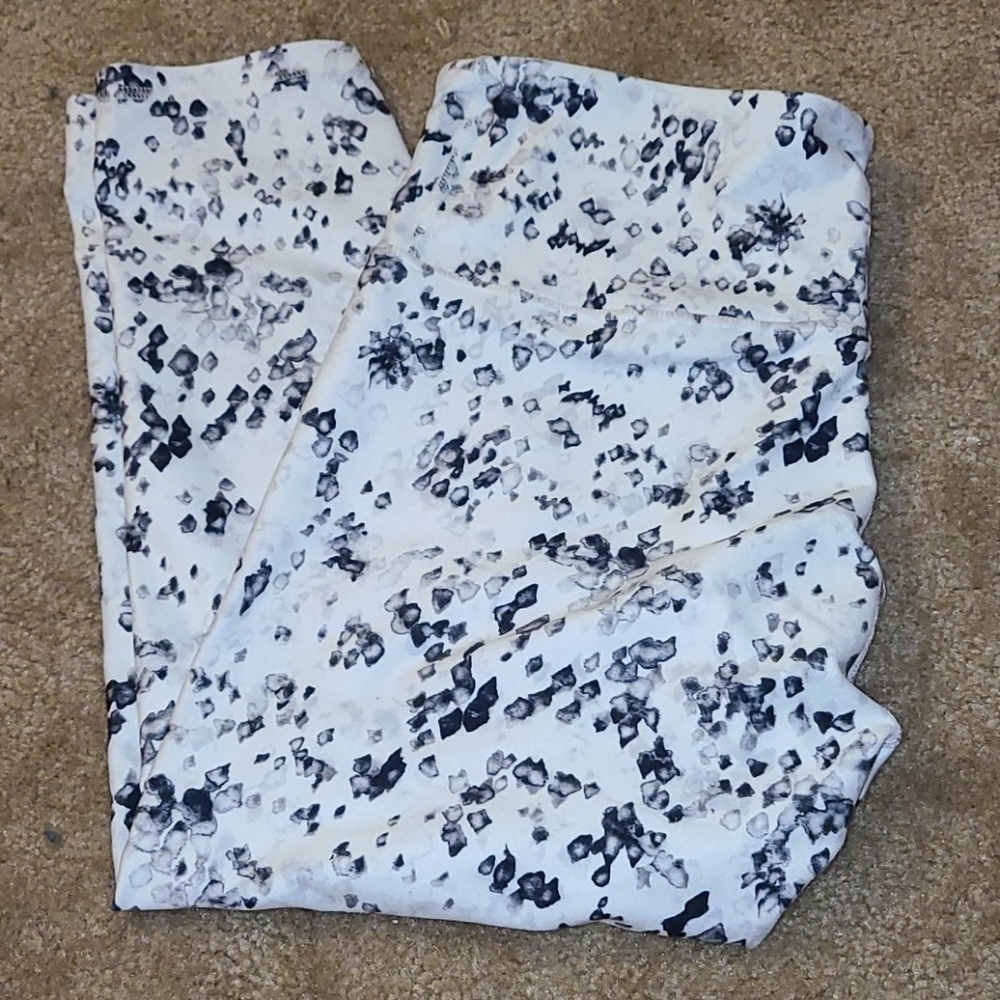 Balance collection cropped leggings size L